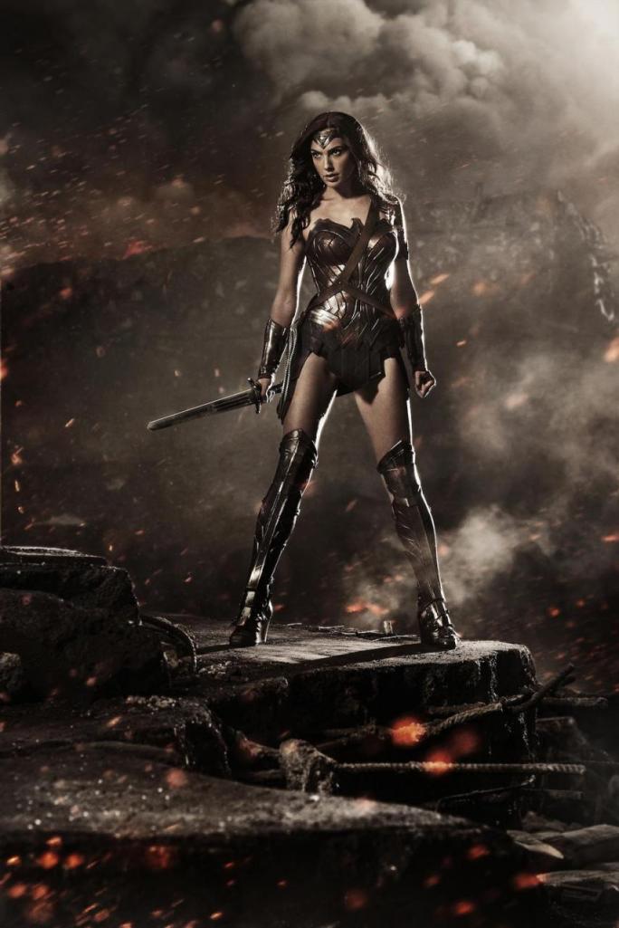 HERE IS SPINDLY-ARMED GAL GADOT SUPPOSEDLY AS A POWERFUL AMAZONIAN BROAD. R.O.T.O.R. HAS SEEN MORE MUSCLE ON JOHN CANDY'S CORPSE.